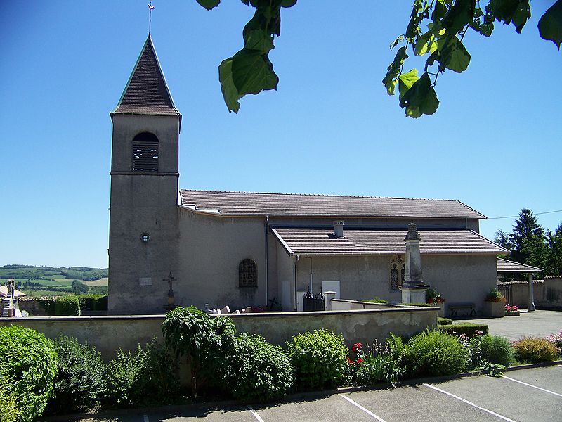Eglise de Chuzelles et le monument aux morts 
